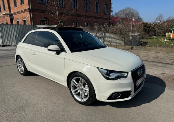 Audi A1 cena 39999 przebieg: 106000, rok produkcji 2011 z Sianów małe 29